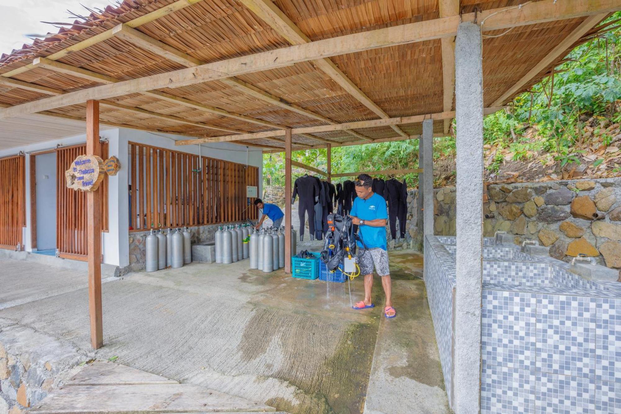 Thalassa Dive Resort Lembeh Airtembaga Eksteriør bilde